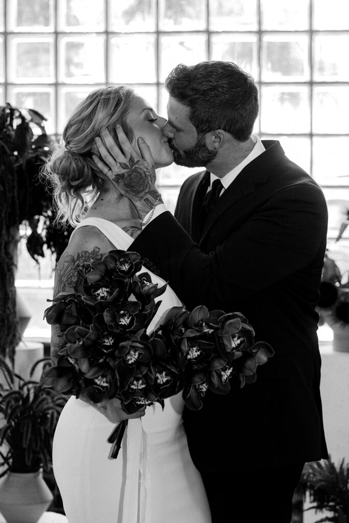 bride and groom kissing at a unique philadelphia wedding venue